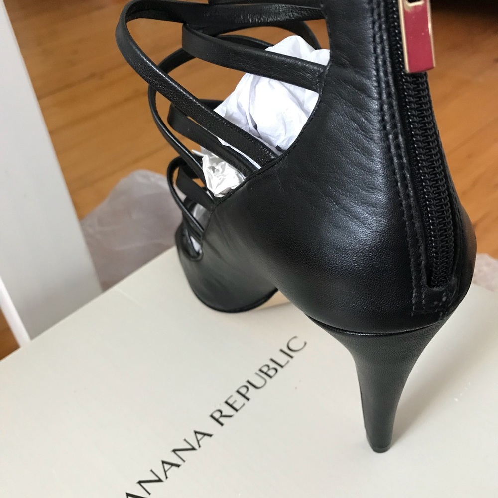 🔴SOLD🔴 BANANA REPUBLIC BLK PRESLIE CAGED SANDAL - Picture 3 of 6